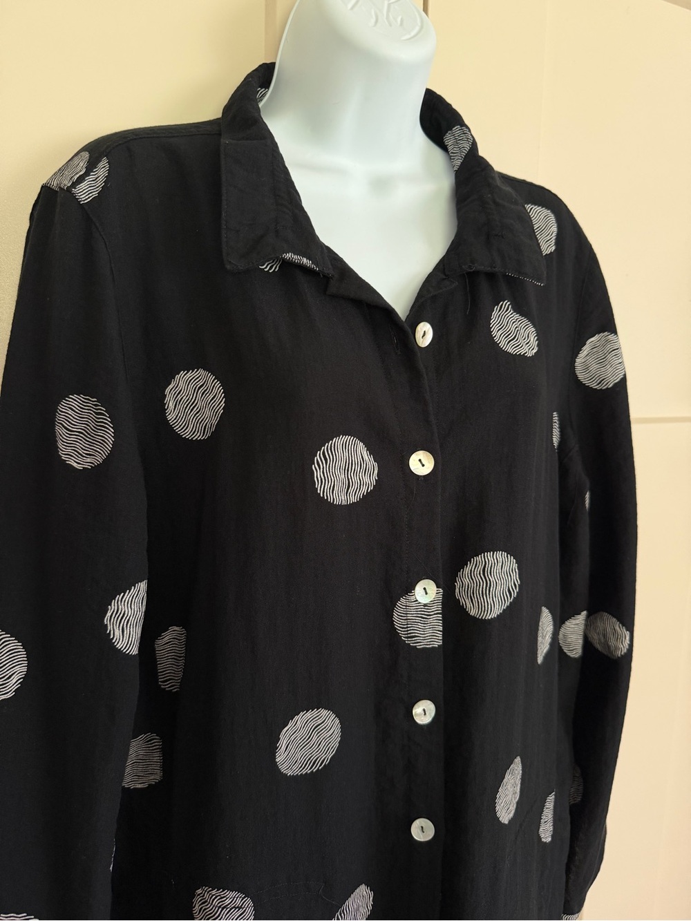 John Mark Black Button Front Roll-up Sleeve Shirt Tunic Size Large Polka Dot - Picture 2 of 15